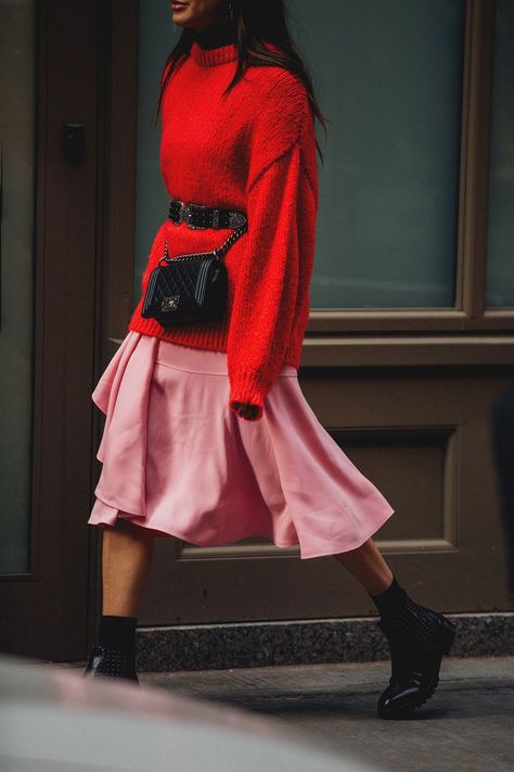 Pink Skirts, Street Style 2018, Street Style Bags, New York Street Style, New York Fashion Week Street Style, Fashion Week 2018, Street Style Edgy, Trendy Swimwear, Vogue Uk