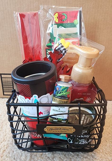 Bath And Body Works Gift Box Ideas, Spa Baskets Gift Ideas, Bath And Body Works Christmas Gifts Diy, Christmas Basket For Teachers, Soap Gift Basket, Bath Gift Basket, Christmas Desk, Hand Soap Gift, Raffle Ideas