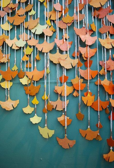 Anthropologie Fall Display, Autumn Store Window Displays, Store Front Fall Decorating Ideas, Fall Decor Window Display, Mushroom Window Display, Anthropologie Fall Decor, Fall Boutique Window Display, Fall Retail Window Displays, Anthropologie Fall Window Display