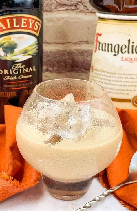 A glass of nutty Irishman on ice, with bottles of Baileys Irish cream and Frangelico liqueur in the background. Nutty Irishman Drink, Nutty Irishman, Fun St Patricks Day, Layered Cocktails, Irish Cream Coffee, Irish Drinks, Passion Fruit Juice, After Dinner Drinks, Baileys Irish