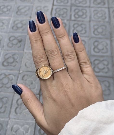 Navy Nails Aesthetic, Shellac Nails 2023, Dark Blue Short Nails, Short Dark Blue Nails, Navy Blue Aesthetic Outfit, Nail Color Dip Powder, Blue Navy Nails, Nails Navy Blue, Nails Dark Blue