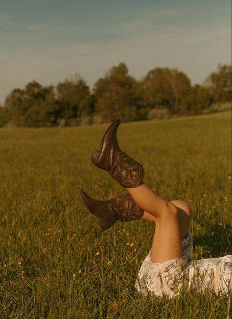 Cowgirl Boot Photography, Cowgirl Desert Aesthetic, Western Feminine Aesthetic, Cowgirl Photography Ideas, Western Cottagecore Aesthetic, Moody Cowgirl Aesthetic, Redhead Cowgirl Aesthetic, Indie Cowgirl Aesthetic, Urban Cowgirl Aesthetic