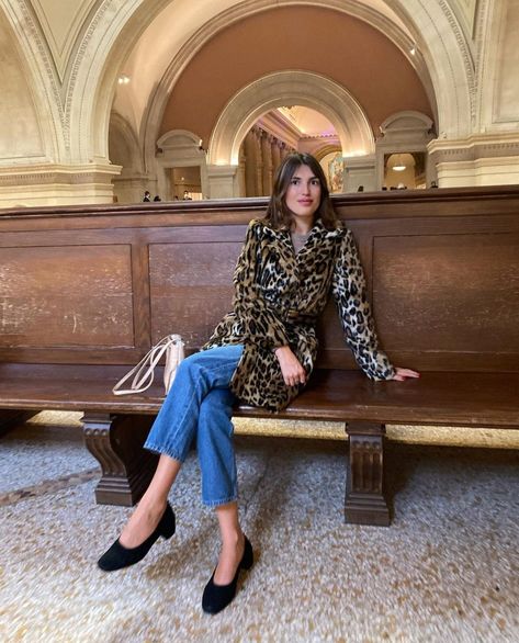 Jeanne Demas en MoMA Jeanne Damas Style 2023, Jeanne Damas Winter, Jeanne Damas Style Winter, 501 Outfit, Damas Style, Jeanne Damas Style, French Style Clothing, Cold Fashion, Friday Mood