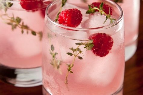 Yummy mocktails for non-boozy (but very cool) drink alternatives--Especially good for those guests who do not drink so that they feel included, too! Raspberry Wedding, Peach Melba, Mocktail Recipes, Boozy Drinks, Drinks Alcohol, Fancy Drinks, Alcohol Drinks, Pretty Drinks, Mocktail Recipe