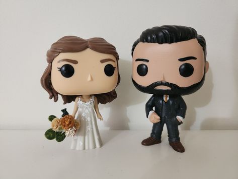 Funko pop wedding dress and suit with flowers Funko Cake Topper, Funko Pop Wedding Cake Topper, Funko Pop Wedding, Wedding Jokes, Custom Funko Pop, Custom Funko, Pop Figures, Wedding Topper, Etsy Instagram