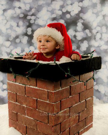 Christmas photo prop Chimney prop - Great for ALL ages with adjustable inside. $90.00, via Etsy. Holiday Mini Session Ideas, Photo Booth Christmas, Mini Session Ideas, Christmas Photo Booth Props, Christmas Baby Pictures, Diy Photography Props, Christmas Poses, Baby Christmas Photos, Christmas Photo Props