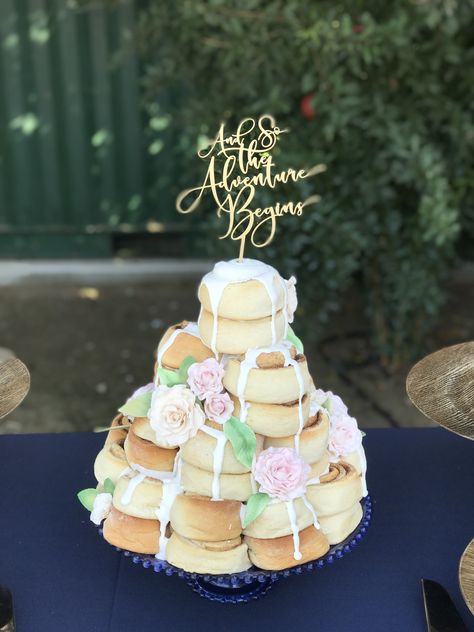 Cinnamon Roll Wedding, Wedding Cake Display, Baby Cakes, Cake Display, Cinnamon Roll, Baby Cake, Cinnamon Rolls, Diaper Cake, Wedding Cake