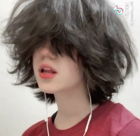 Poofy Hair, Androgynous Hair, Short Hair Tomboy, Short Grunge Hair, Boy Haircuts, Emo Boy, Hair Inspiration Short, Emo Hair, Shot Hair Styles