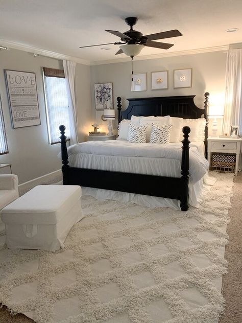 Traditional Bedroom Design, Beige Bedroom Decor, 80s Room, Remodel Farmhouse, Decor Videos, Modern Rustic Homes, Beige Bedroom, Dark Furniture, Wedding Indian