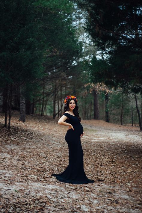 Long black dress maternity photos Black Dress Maternity Shoot, Halloween Maternity Photoshoot, October Maternity Pictures, Black Dress Maternity Pictures, Black Dress Maternity, Dream Photoshoot, Halloween Maternity, Family Photo Outfits Winter, Maternity Photography Family