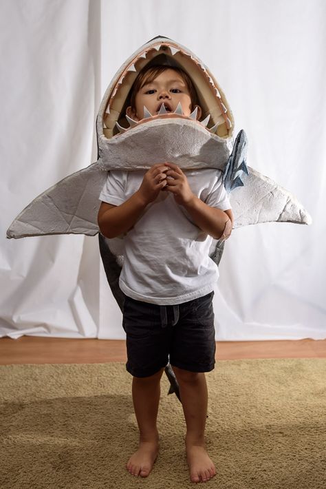 Homemade Shark Costume, Hammerhead Shark Costume, Shark Costume Diy, Diy Fancy Dress Costumes, Lion Fancy Dress, Diy Shark Costume, Fish Costumes, Shark Costume Kids, Aquarium Party