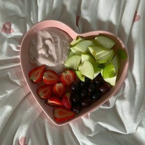 Clean Girl Tips, Recipes Healthy Snacks, Healthy Aesthetic, Kawaii Cooking, Aesthetic Gift, Food Log, Healthy Menu, Healthy Food Dishes, Low Cal Recipes