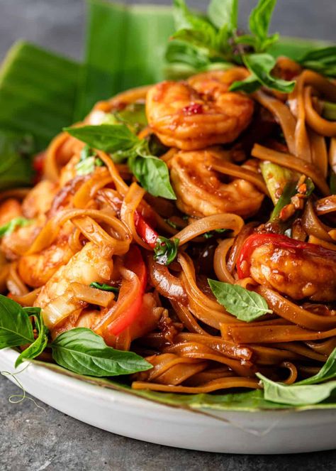 Drunken Noodles Thai, Shrimp Rice Noodles, Noodles Shrimp, Thai Drunken Noodles, Pad Kee Mao, Shrimp Noodles, Panang Curry, Drunken Noodles, Chinese Cooking Wine