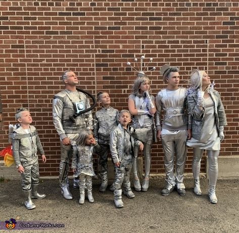 Alien Family Halloween Costume, Family Space Costumes, Future Costume Ideas, Space Family Costume, Outer Space Costume, Futuristic Costume, Family Of 8, Themed Costumes, Space Costumes