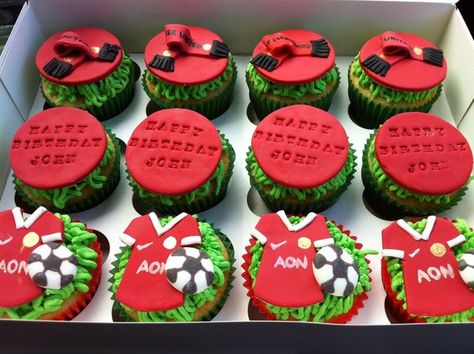 Manchester United Cupcakes, Manchester United Cake, Football Cupcakes, Bolo Frozen, Cake For Boyfriend, Soccer Cake, Sport Cakes, Football Cake, Soccer Birthday