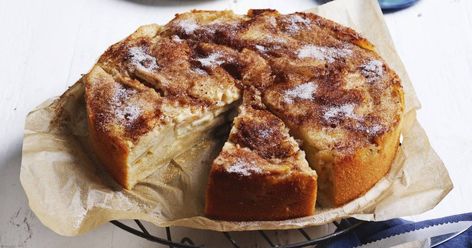 Curtis Stone's apple cinnamon custard cake is a delightful way to feed your family. Custard Cake Recipes, Easy Apple Cake, Apple Cake Recipe, Custard Cake, Apple Cake Recipes, Just Bake, Easiest Apples, 4 Ingredient, Apple Desserts