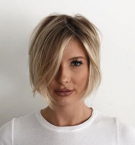 Low Maintenance Chin-Length Bob Kręcony Bob, Trendy We Fryzurach, Tan Skin Blonde Hair, Hairstyles For Fine Hair, Fine Straight Hair, Bob Hairstyles For Thick, Chin Length Hair, Bob Haircut For Fine Hair, Bob Hairstyles For Fine Hair