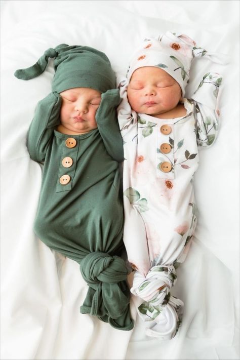 DOUBLE THE CUTENESS!! 😀 Twin Newborn, Twin Baby Clothes, Boy Girl Twins, Twin Outfits, Newborn Twins, Twin Boys, Twin Babies