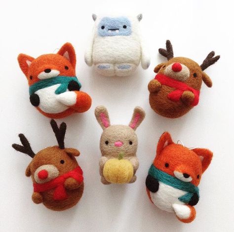 Tovad Ull, Needle Felting Diy, Needle Felted Christmas, Wool Needle Felting, Felt Crafts Diy, Needle Felting Tutorials, Needle Felting Projects, Felting Tutorials, Wool Crafts