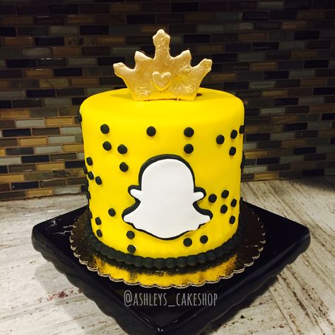 Snapchat Cake  IG: @ashleys_cakeshop Snapchat Cake Ideas, Snapchat Birthday Cake, Snapchat Cake, Cake Snapchat, Crazy Birthday Cakes, Birdie Birthday, Snapchat Birthday, Snapchat Images, Sweet 16 Birthday Gifts