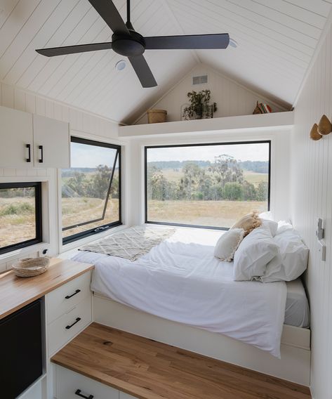 Tiny House Bedroom, Tiny House Interior Design, Tiny House Inspiration, Casa Container, Tiny Cabin, Tiny House Interior, Tiny House Cabin, Tiny House Living, Tiny House Plans