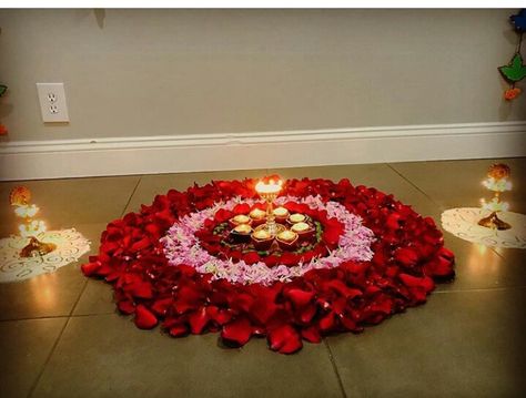 Rangoli Of Flowers, Flower Rangoli Designs, Diwali Rangoli Designs, Simple Flower Rangoli, Flower Kolam, Home Flower Decor, Rangoli Designs Simple Diwali, Diy Floral Decor, Easy Rangoli Designs Diwali