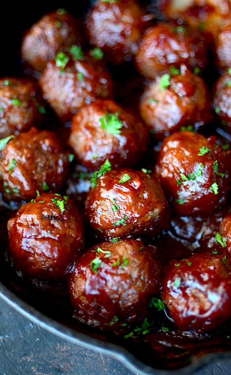 Cranberry Crockpot, Cranberry Sauce Meatballs, Recipe For Meatballs, Cranberry Meatballs, Meatball Recipes Crockpot, Cocktail Meatballs, Crockpot Appetizers, Appetizer Meatballs, Crock Pot Meatballs