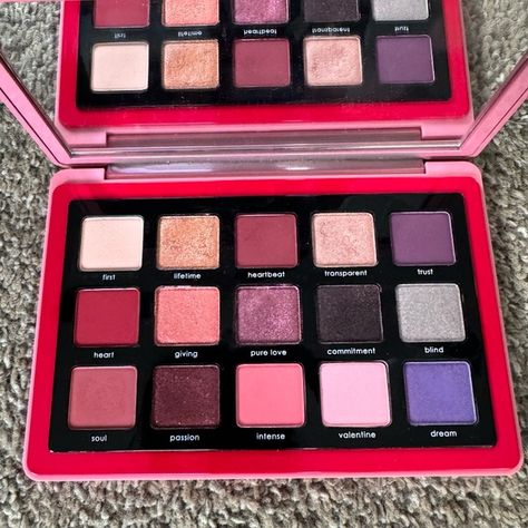 Natasha Denona "Love" palette Purple Names, Burgundy Shades, Purple Coral, Beauty Bath, Natasha Denona, Mauve Purple, Matte Pink, Pink Mauve, Palette Color