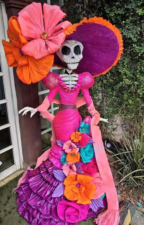 Dia De Los Muertos Decorations Ideas Outdoor, Dia De Los Muertos Party Ideas, Mexican Halloween, Dia De Los Muertos Decorations Ideas, Day Of The Dead Party, Den Mrtvých, Table Halloween, Day Of The Dead Art, Halloween Crafts Decorations