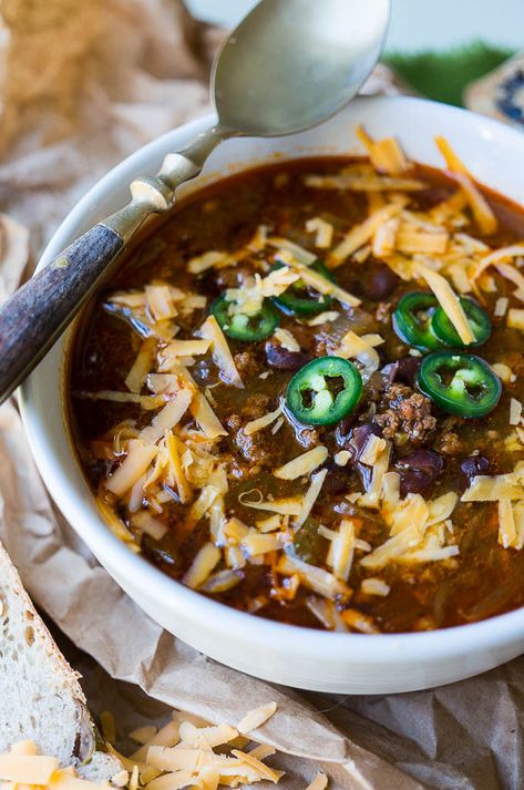 Pressure Cooker Mexican Chorizo Black Bean Chili has a spicy kick with the flavors of cumin, chorizo, and a salsa beef broth! Chorizo Black Bean, Salsa Beef, Chorizo Chili, Classic Chili Recipe, Bisque Soup Recipes, Lobster Bisque Soup, Mexican Chorizo, Lentil Chili, Pressure Cooking Recipes