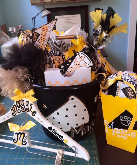 Nca Cheer Gifts, Cheer Gifts For Team Cute Ideas, Cheer Gift Bags, Cheer Treats, Cheer Camp Gifts, Cheer Buckets, Cheer Sister Gifts, Cheerleading Camp, Cheerleading Coach