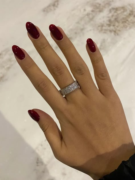 Nail Design 2023, Christmas Burgundy, Nails Designs Ideas, Burgundy Nail Designs, Oval Acrylic Nails, Nail Spring, Paris Nails, Wine Nails, White And Silver Nails