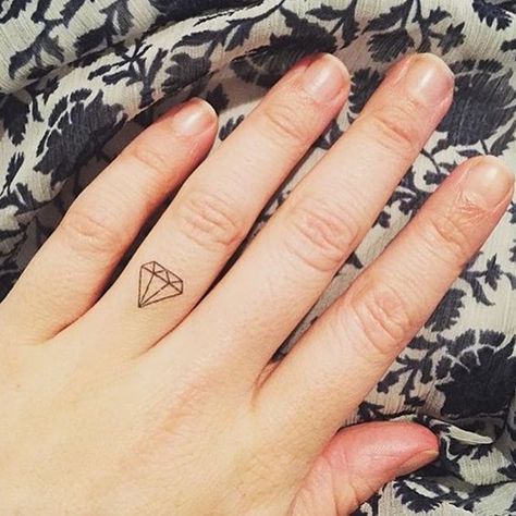 Diamond Finger Tattoo, Small Diamond Tattoo, Fingers Tattoo, Side Hand Tattoos, Diamond Tattoo, Tattoo Finger, Finger Tattoo Designs, Diamond Tattoos, Meaningful Tattoos For Women