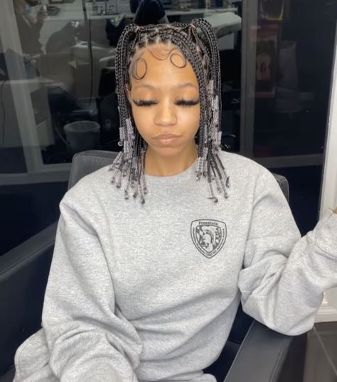 Braided Hairstyles 2022, Box Braid Ideas, Short Box Braid, Hairstyles At Home, Fashionable Hairstyles, Short Box Braids Hairstyles, Short Box Braids, Big Box Braids Hairstyles, Feed In Braids Hairstyles