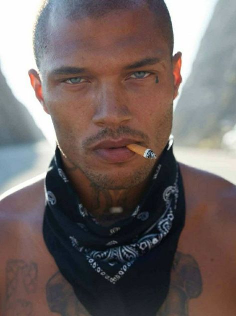 Jeremy Meeks, Light Skin Men, Male Fashion Trends, Shaved Head, Male Fashion, Mens Fashion Trends, Mug Shots, Male Models, Male Model