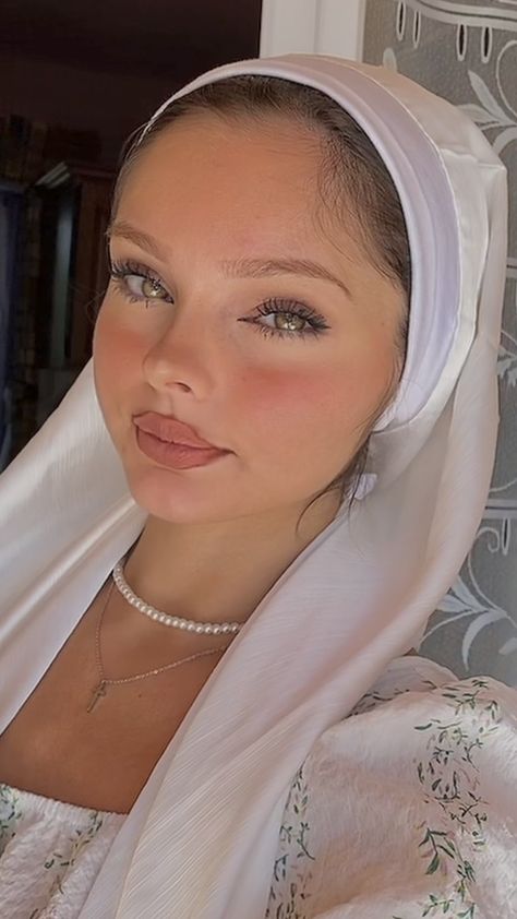 Religion chrétienne _ voile chrétien Christian Veil, Christian Outfits Modesty, Christian Veils, Modest Christian Clothing, Christian Modesty, Christian Head Covering, Catholic Veil, Modesty Outfits, Hair Scarf Styles