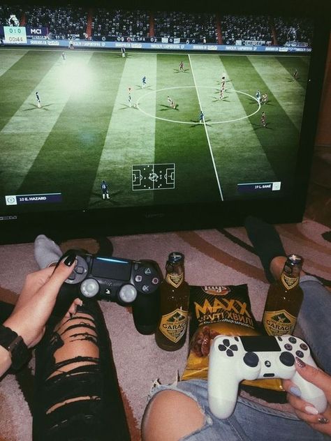 Soccer Couples, Gamer Couple, Tumblr Couples, Dream Dates, Cute Date Ideas, Avakin Life, Couple Goals Teenagers, Goals Pictures, Photos Tumblr