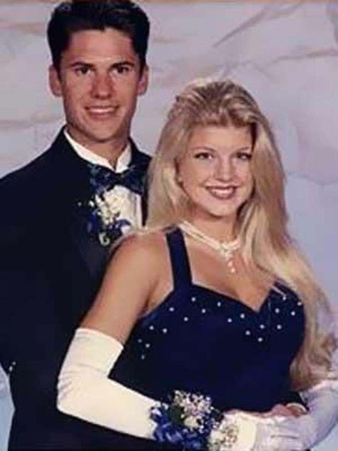 Celebrity Prom Photos, Prom Pictures Couples, Celebrity Prom Dresses, Celebrity Yearbook, High School Prom, Prom Couples, School Prom, Cody Simpson, Prom Date