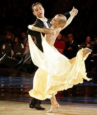 I'm just going to automatically assume this is the Waltz or Viet. Waltz. If not, my bad. Haven't danced in like 5 years. Foxtrot Dance, Waltz Dance, Social Dance, Ballroom Dancer, Quickstep, Dance Like No One Is Watching, Shall We Dance, Dance Steps, Foxtrot