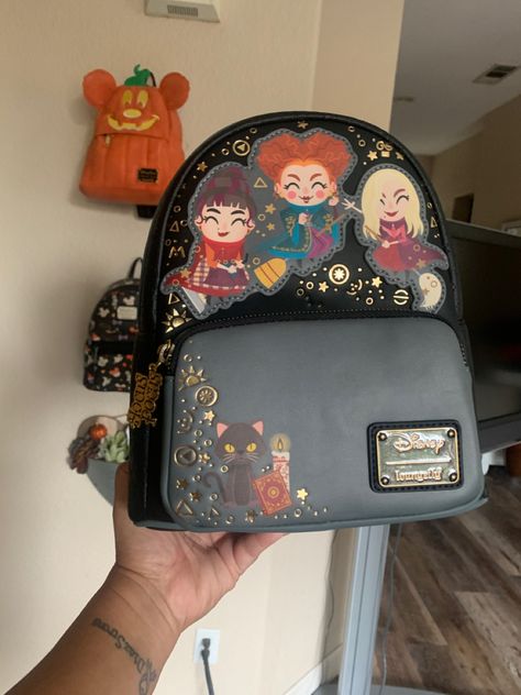 Hocus Pocus Inspired Outfits, Lounge Fly, Casa Disney, Disney Bags Backpacks, The Sanderson Sisters, Cute Mini Backpacks, Disney Bags, Unique Handbags, Disney Bound Outfits