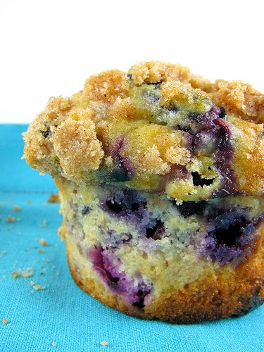 The Best Blueberry Muffin Recipe and Picking Fresh Blueberries in Auburn | Eating richly even when you're broke Blueberry Crumble Muffins, Blueberry Muffin Recipe, Best Blueberry Muffins, Blueberry Coffee, Blueberry Crumble, Muffin Recipes Blueberry, Blueberry Muffin, Blueberry Recipes, Muffin Recipe