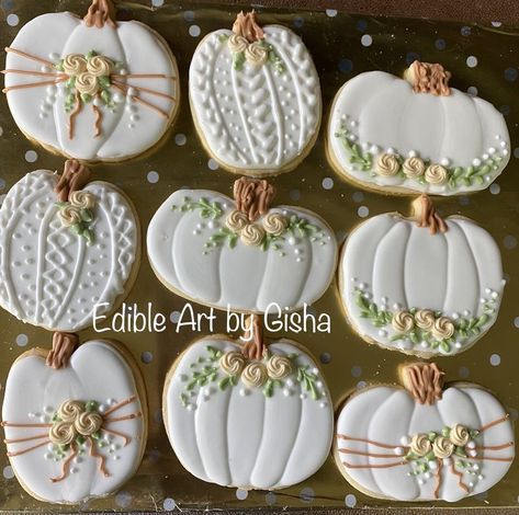 White Pumpkin Cookies, Pumpkin Sugar Cookies Decorated, Pumpkin Cookies Decorated, Fall Decorated Cookies, Halloween Sugar Cookies Decorated, Christmas Sugar Cookies Decorated, Pumpkin Sugar Cookies, Royal Iced Cookies, Halloween Sugar Cookies