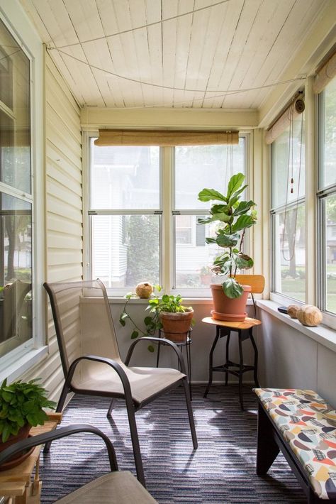 House Tour: A Cozy & Creative DIY Minneapolis Retreat | Apartment Therapy Narrow Sunroom, Tiny Sunroom, Small Enclosed Porch, Small Porch Ideas, Cozy Sunroom, Ideas Terraza, Small Sunroom, 3 Season Room, Sunroom Furniture