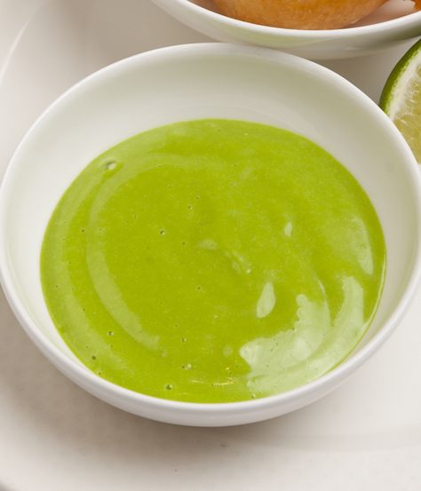 For a beautifully seasonal sauce in springtime, look no further than this wild garlic mayonnaise recipe from Pete Biggs, made from two key pillars of spring - wild garlic and rapeseed oil. Wild Garlic Recipe, Garlic Mayonnaise, Garlic Recipe, Foraging Recipes, Mayonnaise Recipe, Great British Chefs, Foraged Food, Wild Garlic, Garlic Oil