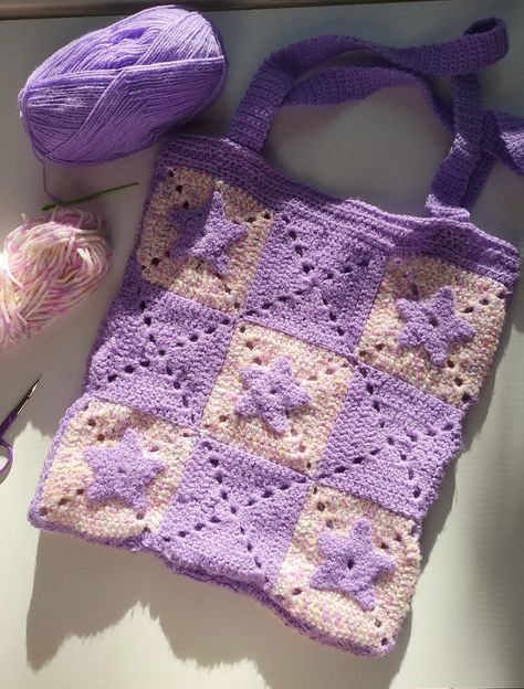 crocheted purple stars tote bag idea #cute #crochet #purple #yarn #grannysquares Pink And Purple Crochet Bag, Purple Bag Crochet, Crochet Bag Purple, Purple And Blue Crochet, Purple Crochet Bag, Pink And Purple Crochet, Crochet Vibes, Crochet Purple, Learn Crochet