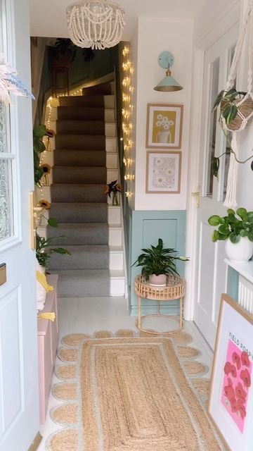 Pastel Hallway, Scottish Interiors, Color Scheme Ideas, Spring Decor Ideas, Sage Green Bedroom, Spring Bedroom, Kitchen Tiles Design, Decoration Tips, Hallway Design