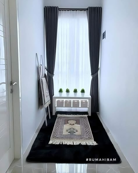 Namaz Room, Sacred Space Ideas, Elegant Dorm Room, Muslim Prayer Room Ideas, Islamic Interior Design, Prayer Room Ideas, Estilo Hijab, Prayer Corner, Islamic Decor