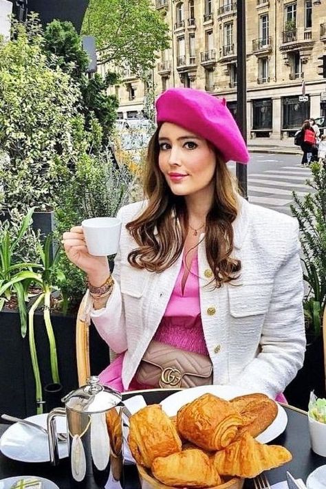 Pink Beret Outfit, Julia Berolzheimer Outfits, Tea Party Outfits For Women, Feminine Universe, Beret Outfit, Cute Beret, 2018 Outfits, Pink Tea Party, Airport Travel Outfits