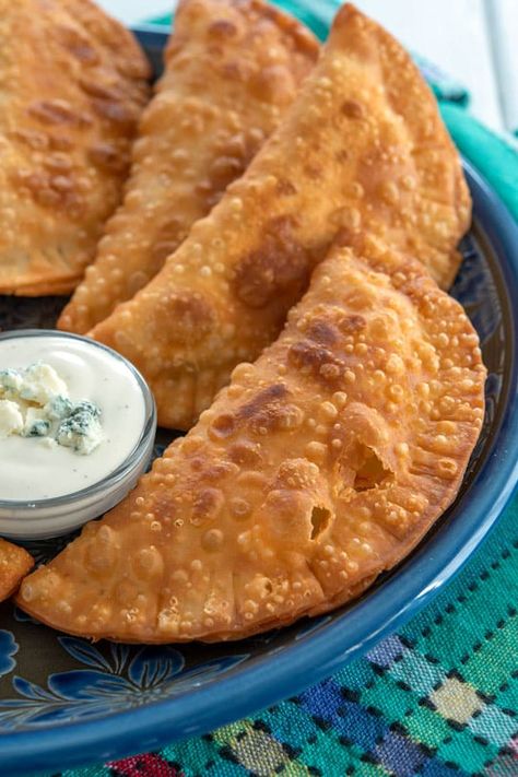 Crispy fried buffalo chicken empanadas with Franks Red Hot sauce and blue cheese! A must for fans of buffalo chicken recipes! #easyappetizers #appetizers Buffalo Chicken Empanadas, Chicken Hand Pies, Favorite Party Appetizers, Easy Fast Dinner Recipes, Chicken Empanadas, Buffalo Recipe, Easy Buffalo Chicken, Buffalo Chicken Recipes, Chicken Egg Rolls