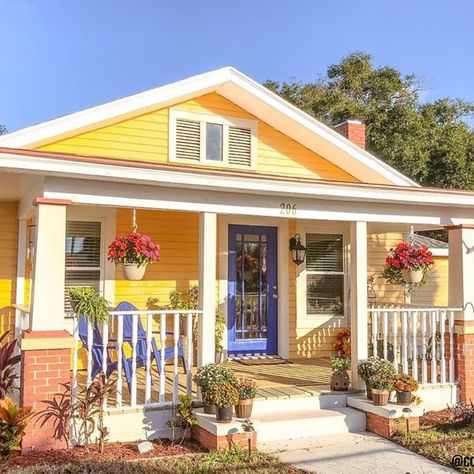 @nana.rod00 • Instagram photos and videos House With Front Porch, Fall In Florida, Sunny House, Yellow Cottage, Small Cottages, Cottages And Bungalows, Yellow Houses, Bungalow House, Bungalow House Design